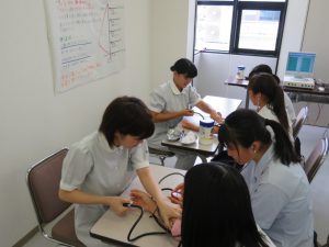 看護体験の様子