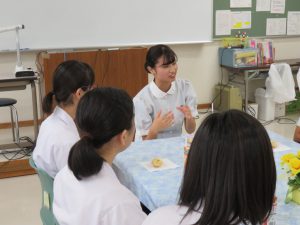 在校生との懇談の様子